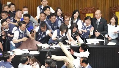 立法院大亂鬥登外媒 ｢喧鬧式民主、立委動粗的難看場面｣形容台灣