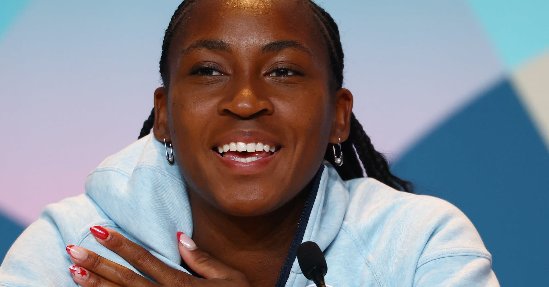 Tennis-Gauff focused on collecting pins from LeBron, not dropping flag at opening ceremony