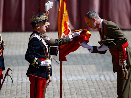 El rey Felipe VI jura bandera en Zaragoza y renueva su fidelidad a España con la princesa Leonor de testigo