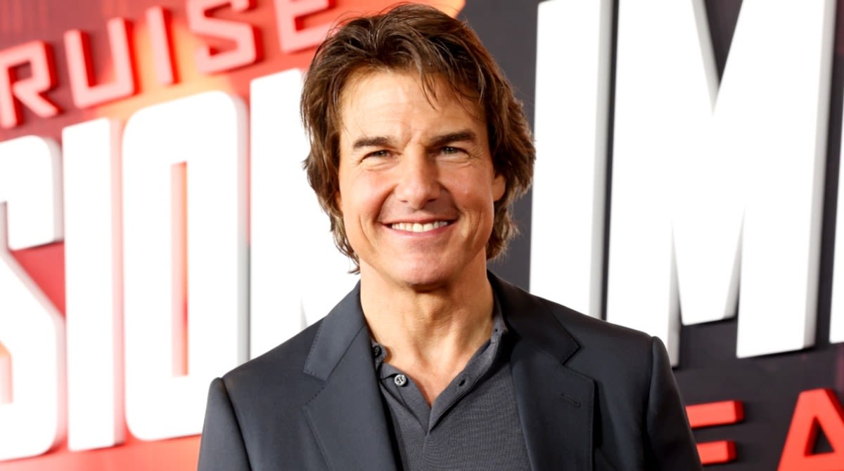 Tom Cruise Pictured With Adopted Children in Rare Resurfaced Photo