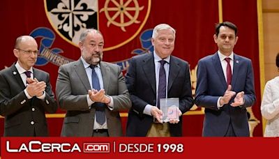 El Ayuntamiento de Ciudad Real reconocido en el 50 aniversario de la facultad de Químicas