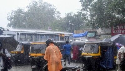 Weather Update: IMD issues 'red' alert for Maharashtra; Mumbai flooded by heavy rain