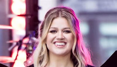 Watch Kelly Clarkson’s ‘Heartbreaking’ Performance Of Katy Perry’s ‘Wide Awake’ As Fans React: ‘This Shattered My Soul’