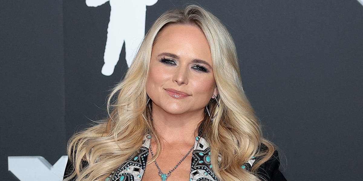 Country Music Fans Can't Recover from Miranda Lambert's Red Carpet Look: "Sheesh!!"