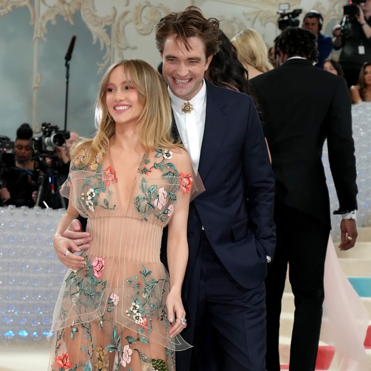 Suki Waterhouse Details "Intense" First Meeting With Robert Pattinson