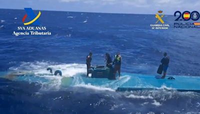 Los cuatro tripulantes de un narcosubmarino lo hunden al ser interceptados en alta mar