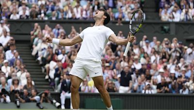Carlos Alcaraz, finalista en Wimbledon: venció a Daniil Medvedev y el domingo intentará retener la corona