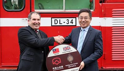 林鐵紅色火車頭佩國旗馳騁英倫 DL-34化身交流大使威爾斯首航 | 蕃新聞