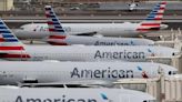 Passageiros negros expulsos de avião da American Airlines vão à justiça contra empresa aérea