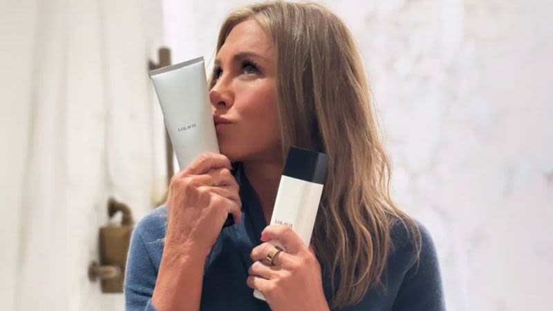 Jennifer Aniston’s LolaVie hair care line just launched its “final step” | CNN Underscored