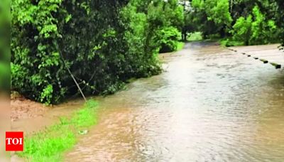 Rain causes buildings collapse and school closures in Khanapur | Hubballi News - Times of India