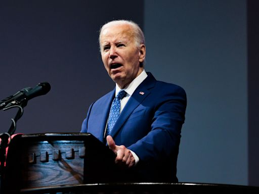 Más voces demócratas piden que Biden se haga a un lado