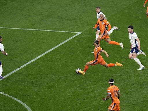 Eurocopa 2024: el golazo de Xavi Simons en la derrota de Países Bajos ante Inglaterra por semifinales