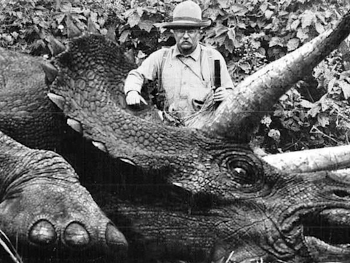 Fact Check: Photo Allegedly Shows Theodore Roosevelt Posing with Last Triceratops. Here's How It Was Made