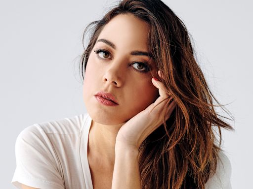 Aubrey Plaza Injures Knee Playing Basketball During WNBA Weekend