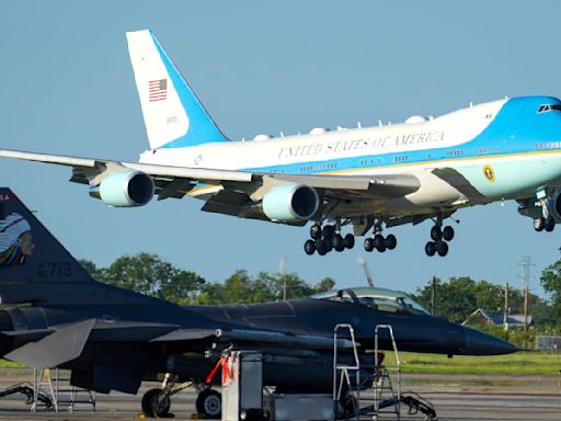 Trump Wants Air Force One Red, White, and Blue—at All Costs