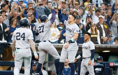 Yankees smash four homers in 8-0 rout of Padres