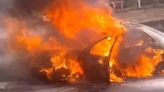 Pipero apaga incendio de un automóvil en la carretera México Cuernavaca