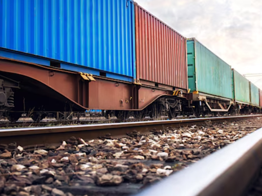 Goods train wagon derails between Valsad and Surat stations; no injuries reported