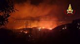 Incendios y tormentas causan dos muertes en Italia y el cierre del aeropuerto de Palermo