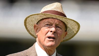 Geoffrey Boycott to undergo surgery after second throat cancer diagnosis