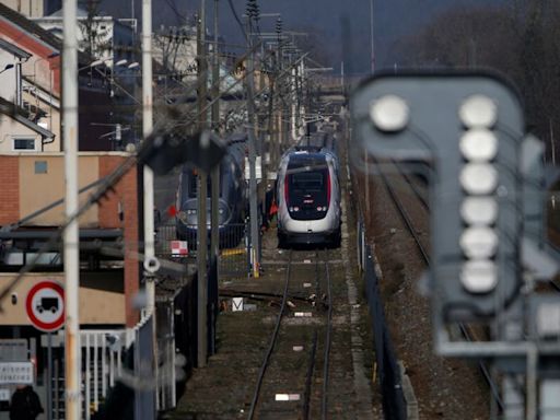 Train maker Alstom's first-quarter sales rise 5%