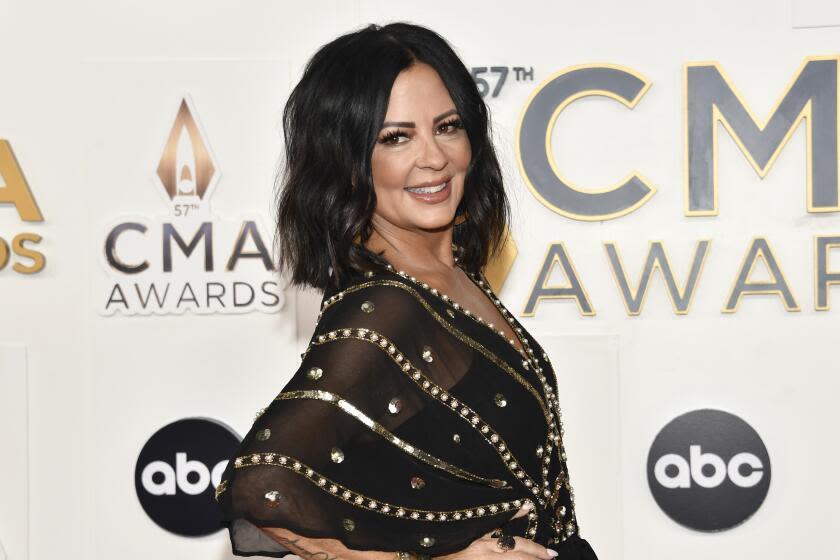 Country singer Sara Evans reveals struggles with body dysmorphia, eating disorder