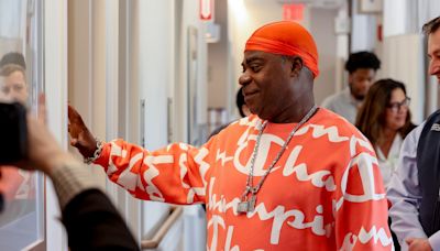 With prayers and smiles, comedian Tracy Morgan visits cancer patients at Staten Island University Hospital