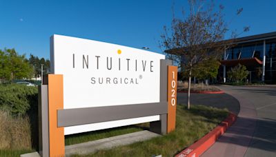 Intuitive Surgical (ISRG) Hits 52-Week High: What's Aiding It?