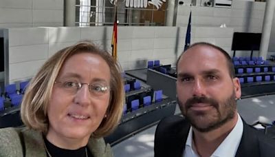 Na Alemanha, Eduardo Bolsonaro se reúne com neta de ministro de Hitler