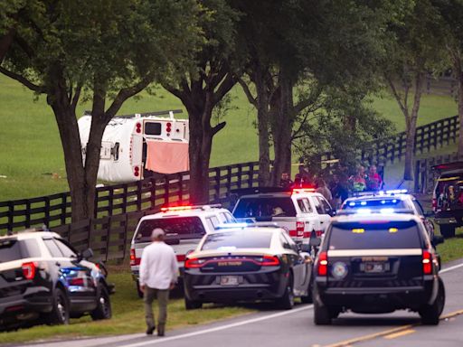 Ocho muertos y 45 heridos tras accidente de autobús que transportaba trabajadores agrícolas en Florida, dicen funcionarios de emergencia