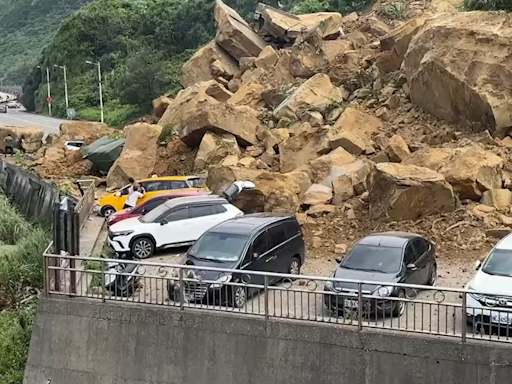 台灣基隆潮境公園入口山泥傾瀉 至少兩傷波及9車(多圖有片) | am730