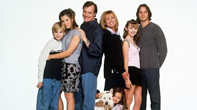 '7th Heaven' cast address Stephen Collins' sexual abuse offenses on their podcast, clarify that they "did not have any inappropriate experiences" with him