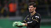 Manchester United eye Dortmund goalkeeper Gregor Kobel amid David de Gea contract talks