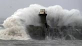 Un muerto y cientos de evacuados por la tormenta Babet en el norte de Europa