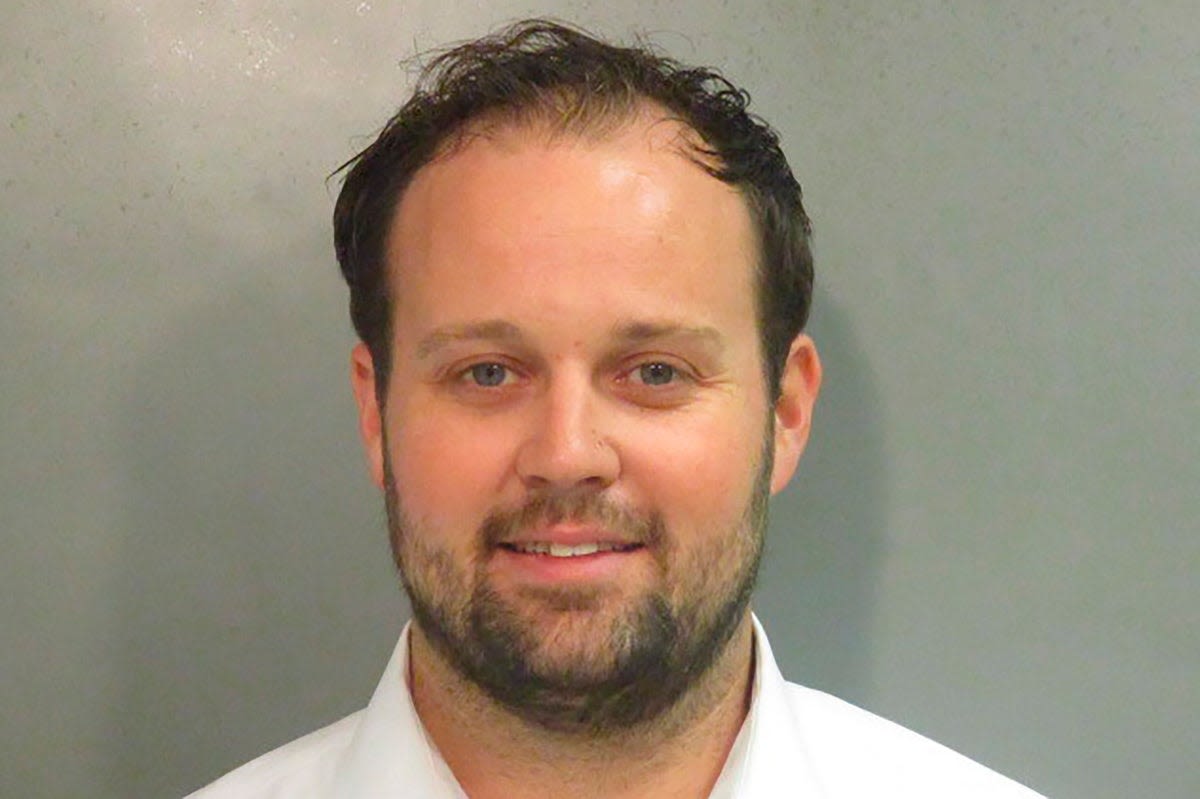 Josh Duggar ‘signing autographs’ for fellow inmates behind bars while serving child porn sentence