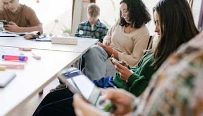 Ich bin Lehrerin und Mutter: Aus diesen Gründen bin ich für ein Verbot von Handys in der Schule