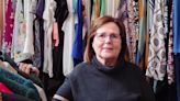 María Arellano, histórica comerciante de Grado, cierra su tienda por jubilación: "Me va a costar mucho"