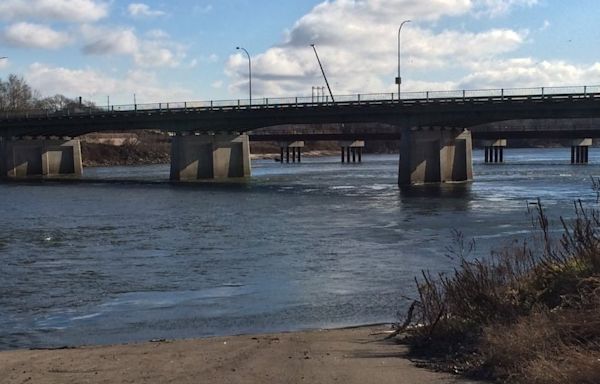 Cedar Rapids taking protective action as river levels rise