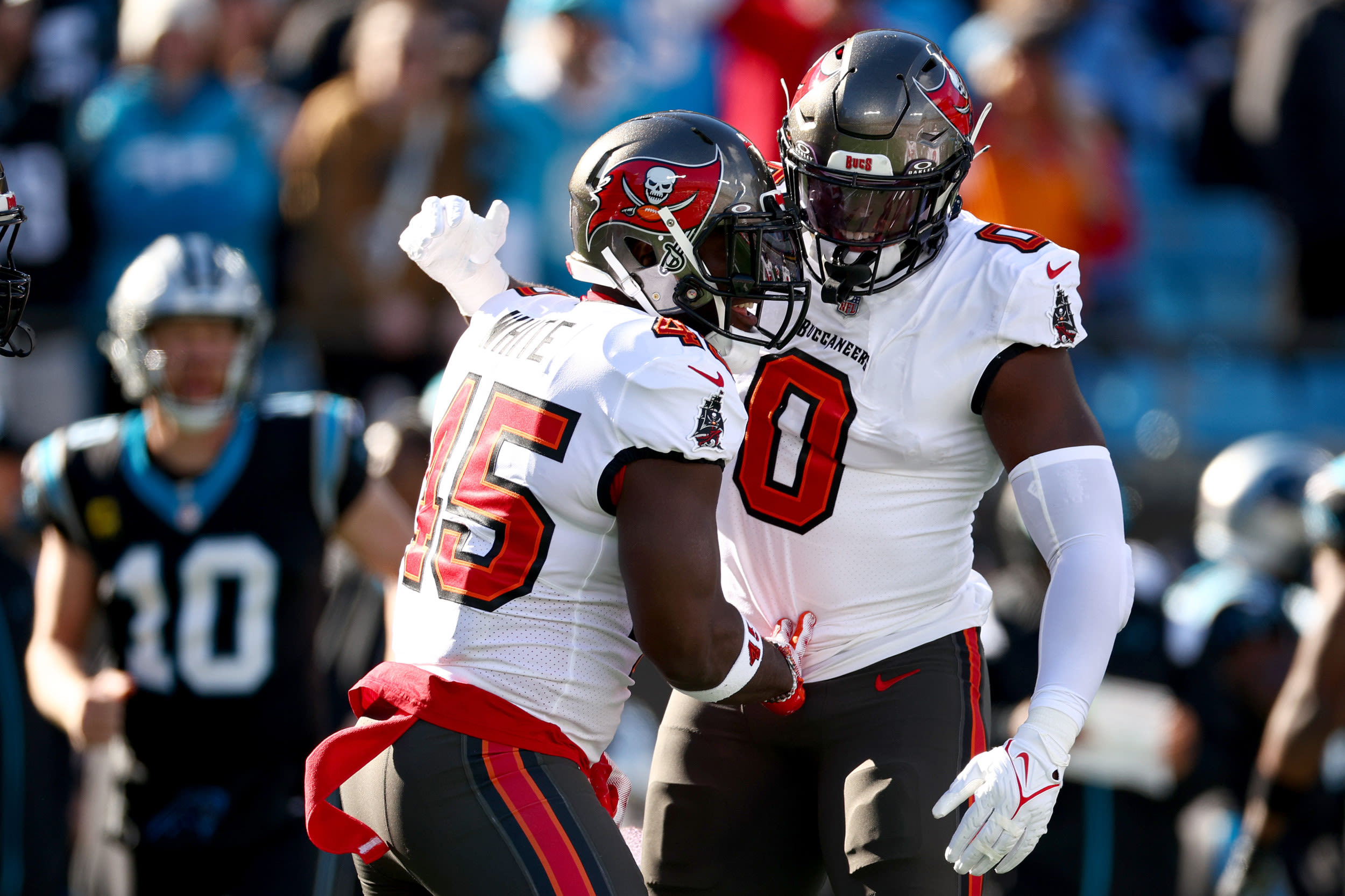 Buccaneers Linebacker Carted Off Practice Field With Injury