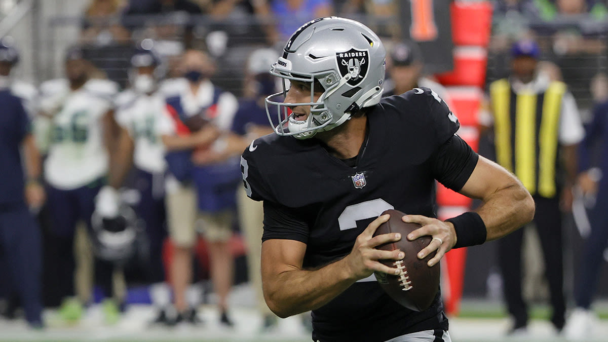 Raiders Bring Back Polarizing QB, Waive Fan Favorite WR