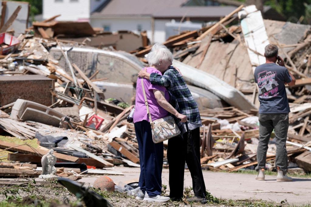 More severe weather moves through Midwest as Iowa residents clean up tornado damage