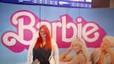 Fenómeno Barbie: Por qué personas de todas las generaciones van vestidas de rosa al cine