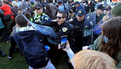 Varios estudiantes detenidos tras enfrentamiento en la Universidad de Wisconsin - El Diario NY