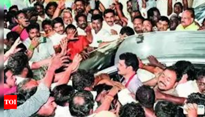 M K Stalin lauds 'sacrifice', ex-minister V Senthil Balaji likely to return to Tamil Nadu cabinet | Chennai News - Times of India