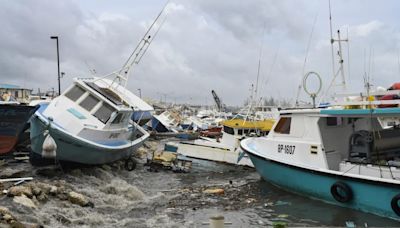 El huracán Beryl alcanzó la categoría 5 y se dirige hacia Jamaica tras dejar al menos un muerto en las islas de Barlovento