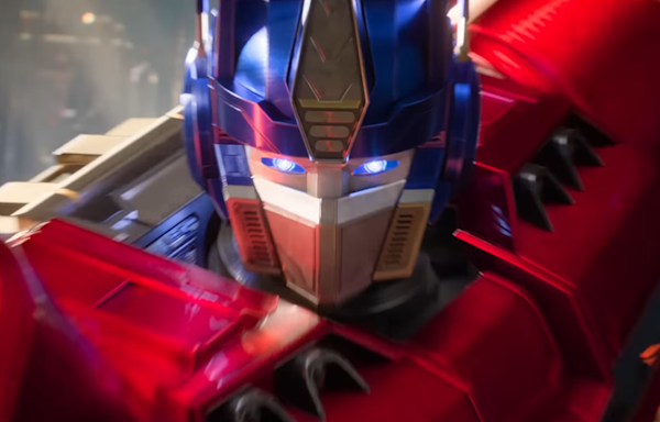 Chris Hemsworth on Voicing Young Optimus Prime: 'The Goal was Never to Sound Like Peter Cullen' | SDCC 2024