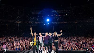 Def Leppard rocks new generation at Fenway show