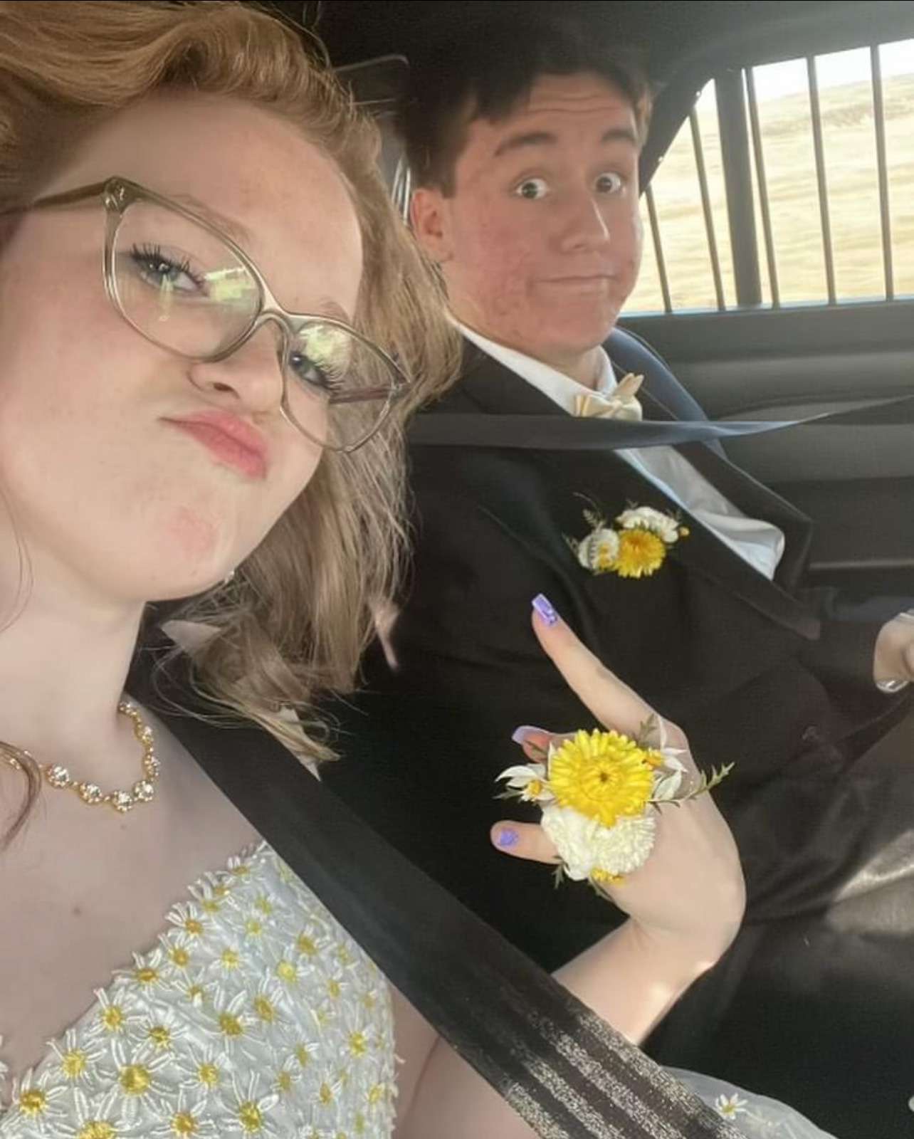 2 Teens Were Stranded on Their Way to Prom Until an Officer Stepped in: 'Amazing to Be Able to Help'