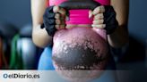 'Kettlebell swing': el ejercicio para ganar fuerza que puedes estar haciendo mal en el gimnasio (y cómo corregirlo)